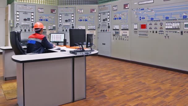 Engineer at main control panel — Stock Video