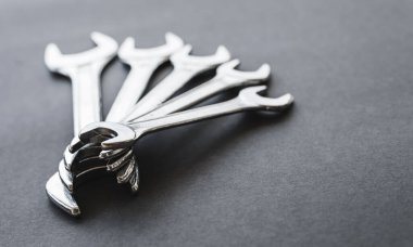 Koyu Dokulu Arkaplanda Anahtarlar