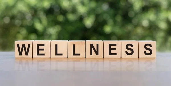 Слово Wellness Написано Деревянных Кубиках Деревянных Столах Расслабься Медицинская Медицинская — стоковое фото