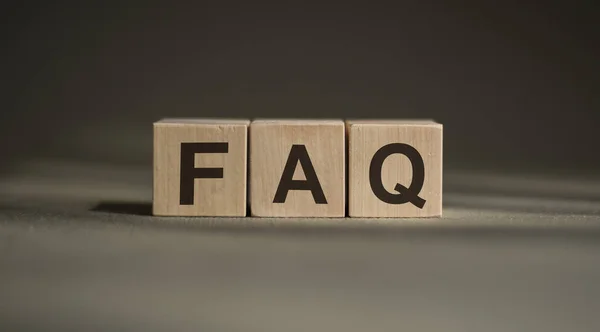 Word Faq Γίνεται Ξύλινα Δομικά Στοιχεία Γκρι Φόντο — Φωτογραφία Αρχείου