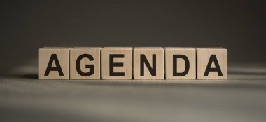 Sözcük AGENDA ahşap yapı taşlarından yapıldı