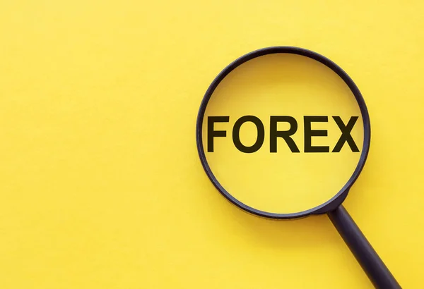 Forex Palabra Escrita Lupa Sobre Mesa Amarilla — Foto de Stock