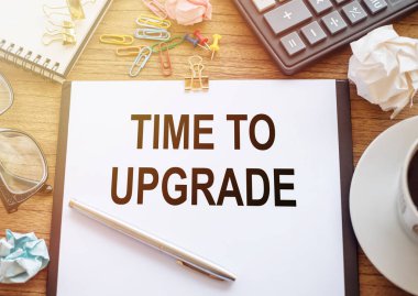 Güncelleme Zamanı - masadaki beyaz ofis kağıdına yazılmış metin. Motivasyon kavramı