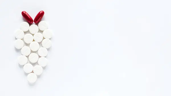 Weiße Und Rote Pillen Isoliert Auf Weißem Hintergrund — Stockfoto