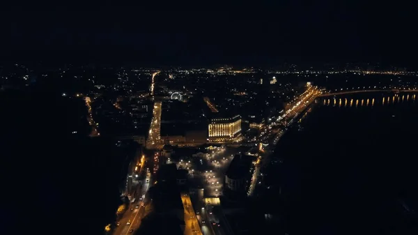 Aerial view from Drone: Top view of the night promenade with bridges and cars. — Stock Photo, Image