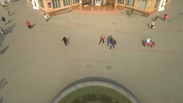 Historické centrum Ivano-Frankivského města Ukrajiny s budovou radnice. — Stock video