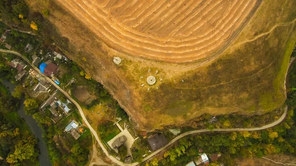 Volando sobre el viejo castillo hermoso Kamenetz Podolsk. Vista superior del castillo . —  Fotos de Stock