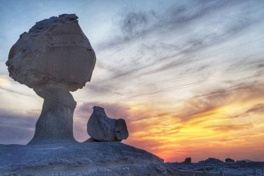 Çölde gün batımı