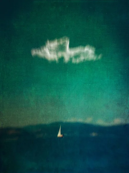 Yelkenlinin Bulutun Desenli Bulanık Görüntüsü — Stok fotoğraf