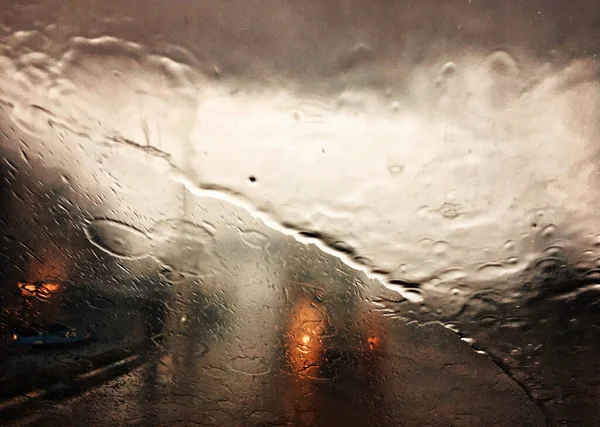 Regendruppels Het Autoraam Weg — Stockfoto