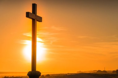 Görüntü çapraz ile güneş batımında