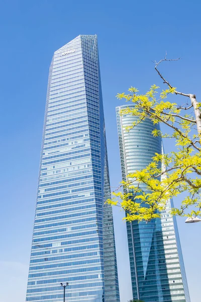 Madrid, España, 13 de abril de 2019: rascacielos más altos de España, Madrid — Foto de Stock
