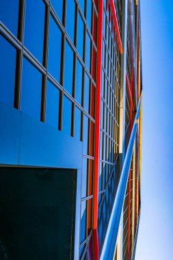 Madrid, İspanya, 13 Nisan 2019: Avrupa Kapısı Detayı, 15 derece eğimli iki bina. Dünyanın ilk eğimli gökdelenler