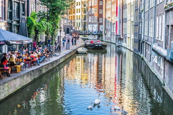 Amsterdam Juli 2018 Het Leven Aan Gracht Met Bars Met — Stockfoto