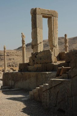 Persepolis Harabeleri 'nin Taş ve Mermer Sütunları, İran' ın keskin bir şehri. Shiraz (İran) yakınlarında yer almaktadır.)
