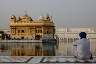 Amritsar 'ın Altın Tapınağı, Sikizm için kutsal bir yerdir (Hindistan)