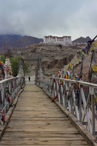 Broen Som Leder Mot Buddhistisk Kloster Ladakh Tibetansk Provins Nord – stockfoto