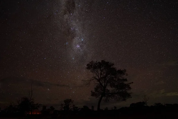 Linnunrata Kauniit Tähdet Australian Erämaan Yötaivaalla tekijänoikeusvapaita kuvapankkikuvia