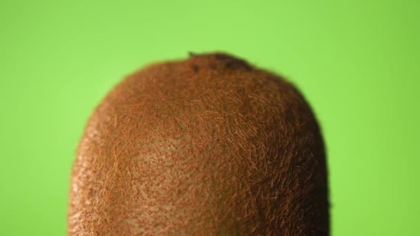 Green Kiwi Fruit Green Background Macro Rotating Shot Delicious Healthy — Stock Video