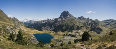 Lacs d 'Ayous Panorama Manzarası Fransa' da yer almaktadır. Popüler bir turizm merkezi
