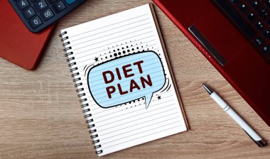 Diyet Diyet Planlı Not Defteri. Dizüstü bilgisayarı ve kalemi olan bir defter..