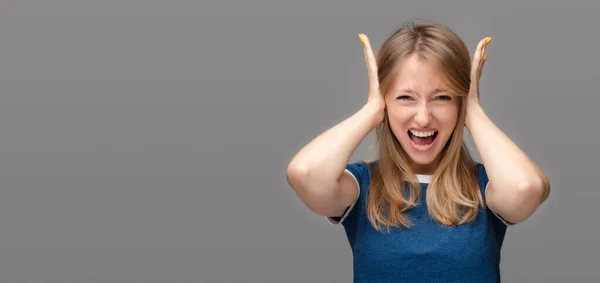 Screaming Hate Rage Angry Blonde Girl Shut Ears Hands Screaming — Stock Photo, Image