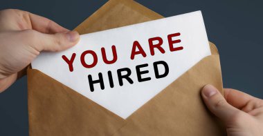 Mavi arkaplan ve konsept üzerinde 