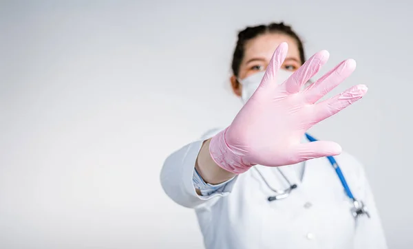 Säg Ingen Virussjukdom Bakgrund Kvinna Mask Fokus Sträckt Hand Som — Stockfoto