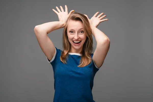 Funny Young Blonde Female Shows Horns Having Fun Camera Pretty — Stock Photo, Image