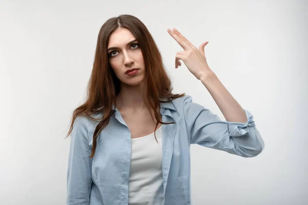 Mujer Joven Caucásica Infeliz Con Pelo Largo Castaño Vestido Con — Foto de Stock