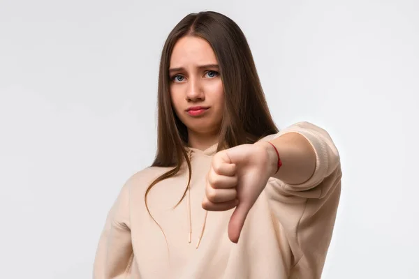 Young Woman Long Chestnut Hair Dressed Casual Clothes Looking Unhappy — Stock Photo, Image