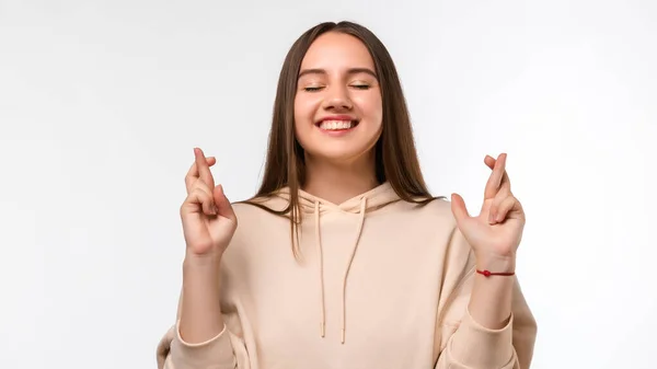 Vrolijke Jonge Brunette Vrouw Met Lang Recht Haar Crossed Fingers — Stockfoto