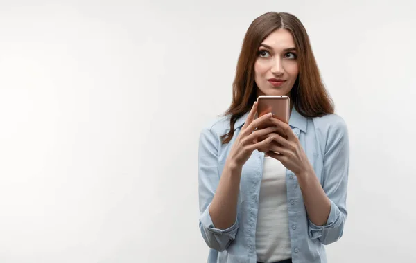 Retrato Una Joven Morena Con Pelo Largo Castaño Vestida Con — Foto de Stock