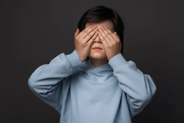 Portrait Boy Years Old Dressed Casual Clothes Covering His Eyes — Stock Photo, Image