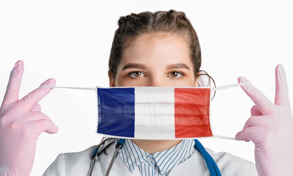 Portrét Mladé Doktorky Ochranné Masce Vyobrazením Francouzské Vlajky Chraň Své — Stock fotografie