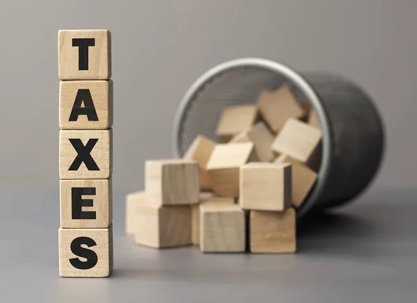 Слово Taxes Сделано Кубического Деревянного Блока Столе Стратегия Видение Бизнеса — стоковое фото