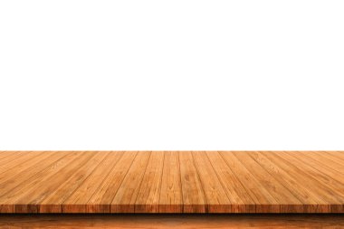 Tahta eski masa beyaz arka planda izole edilmiş. Ürün yerleştirme ya da ön plandaki masanın üstüne odaklı montaj için. Boş ahşap turuncu raf. raflar