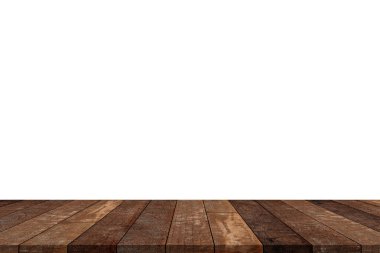 Tahta eski masa beyaz arka planda izole edilmiş. Ürün yerleştirme ya da ön plandaki masanın üstüne odaklı montaj için. Boş, ahşap, karanlık bir raf. raflar