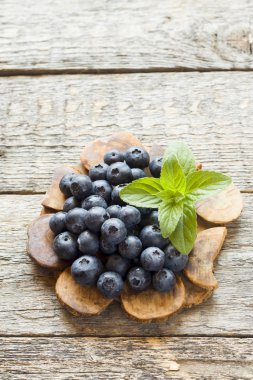 Yaban mersini eski ahşap yemekleri, metin için yer.