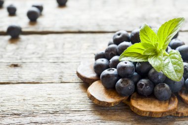 Yaban mersini eski ahşap yemekleri, metin için yer.