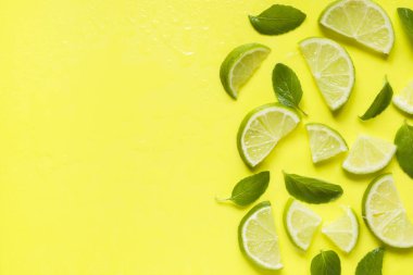 Parlak yaz sarı arka plan narenciye limon nane dilimleri ile