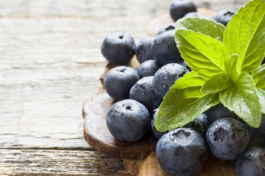 Yaban mersini eski ahşap yemekleri, metin için yer.