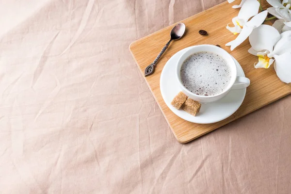 Acogedora Composición Con Una Taza Café Una Bandeja Con Azúcar — Foto de Stock