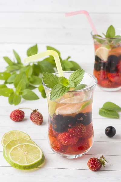 Cocktail Black Currant Strawberry Mint Lime Cooling Summer Drink — Stock Photo, Image