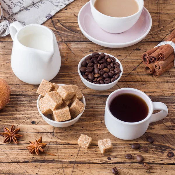 Frühstück Und Kaffee Für Zwei Personen Gebäck Brauner Zucker Und — Stockfoto