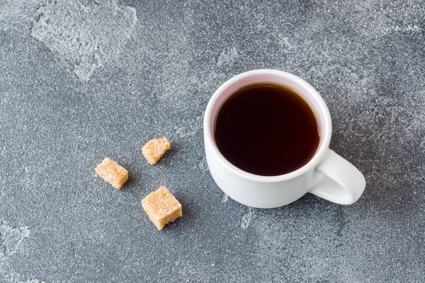 Tazza Caffè Nero Forte Uno Sfondo Cemento Copia Spazio — Foto Stock