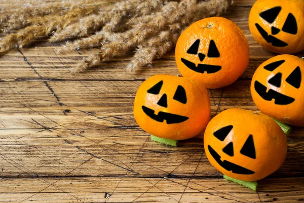 Vicces Arcot Rajzolt Mandarin Narancs Halloween — Stock Fotó