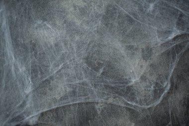Cadılar Bayramı kavramı, örümcek ağları, tebrik kartı arka plan ile duvar eski bir koyu arka plan.