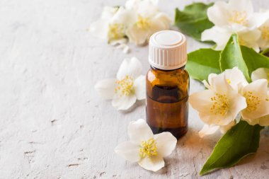 Yasemin yağı. Aromaterapi ile yasemin yağı ve sabun. Yasemin çiçeği.