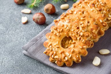 Fındık ile Noel kurabiye tatlılar. Yeni yıl tatil kavramı.